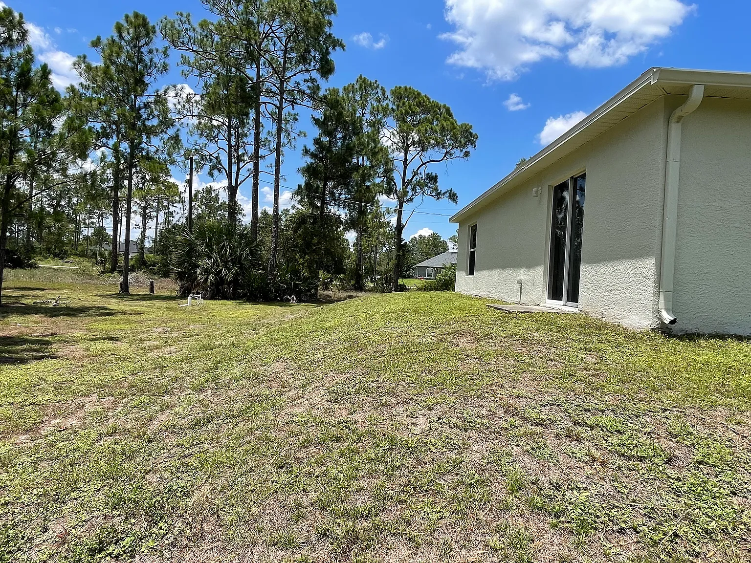 3 bed, 1927 sqft, $1,900 — Photo 2