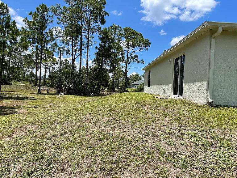 1421 Hibiscus Ave — Photo 2