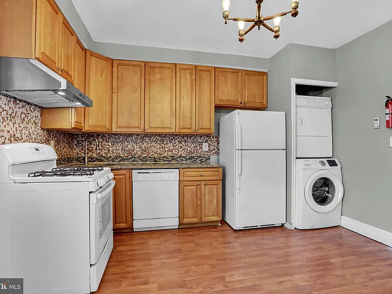 434 Folcroft St #A — Photo 5