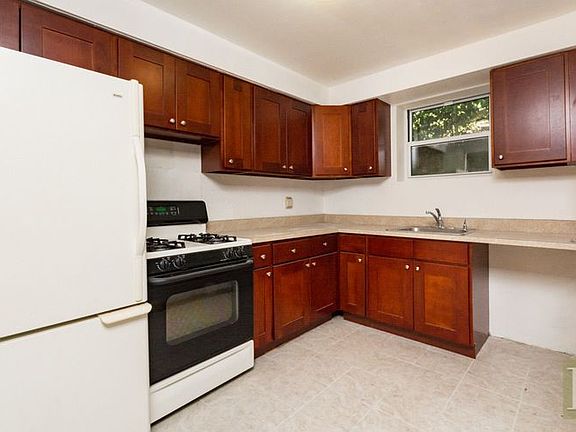 4th image of 3515 Riverdale Ave
