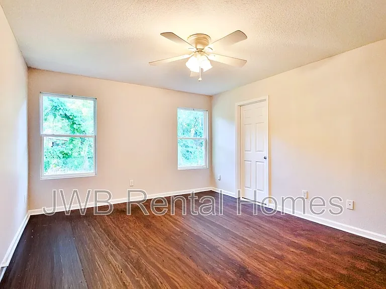 2048 Sheridan St — Photo 8