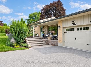 609 Annapolis Ave, Oshawa, ON L1J 2Y9