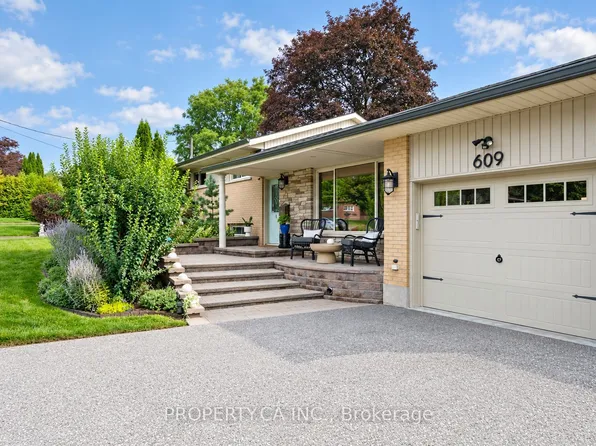609 Annapolis Ave, Oshawa, ON L1J 2Y9