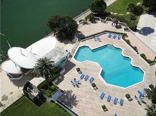 5th image of 11111 Biscayne Blvd #21D