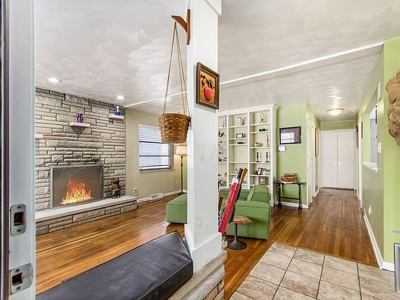 5th image of 207 S Huron Ave