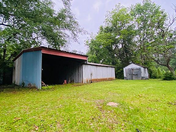 3rd image of 532 Fm 1943 Rd W
