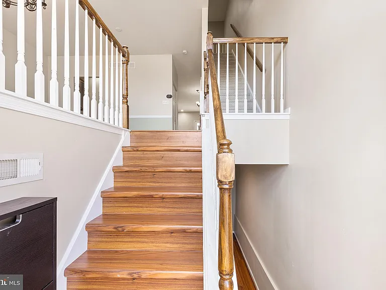 271 Yorktown Ct — Photo 17