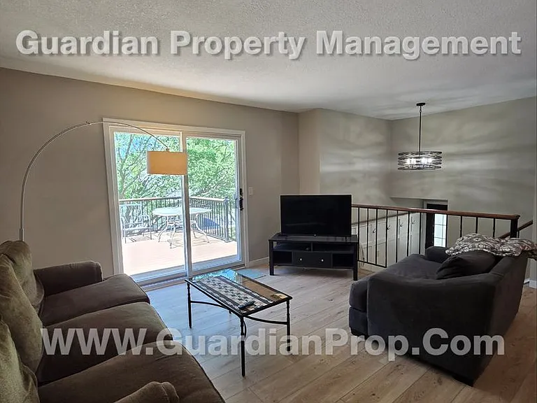 831 Pontiac Ln — Photo 6