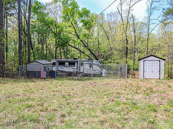 3rd image of 945 Ridge Rd