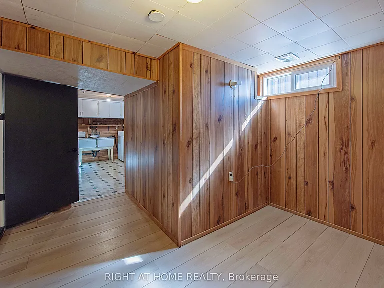 69 Alayne Cres — Photo 33