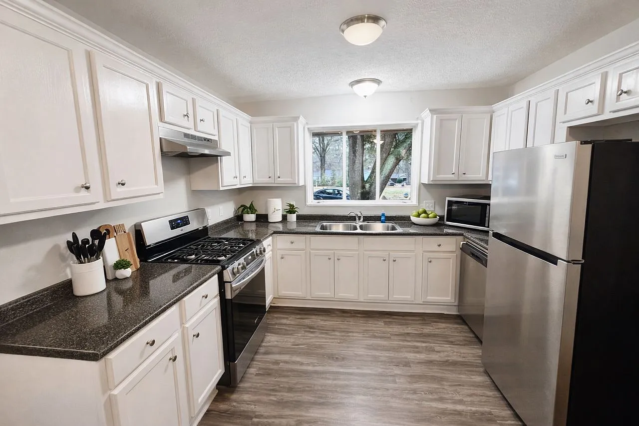 4 bed, 1144 sqft, $3,500 — Photo 3
