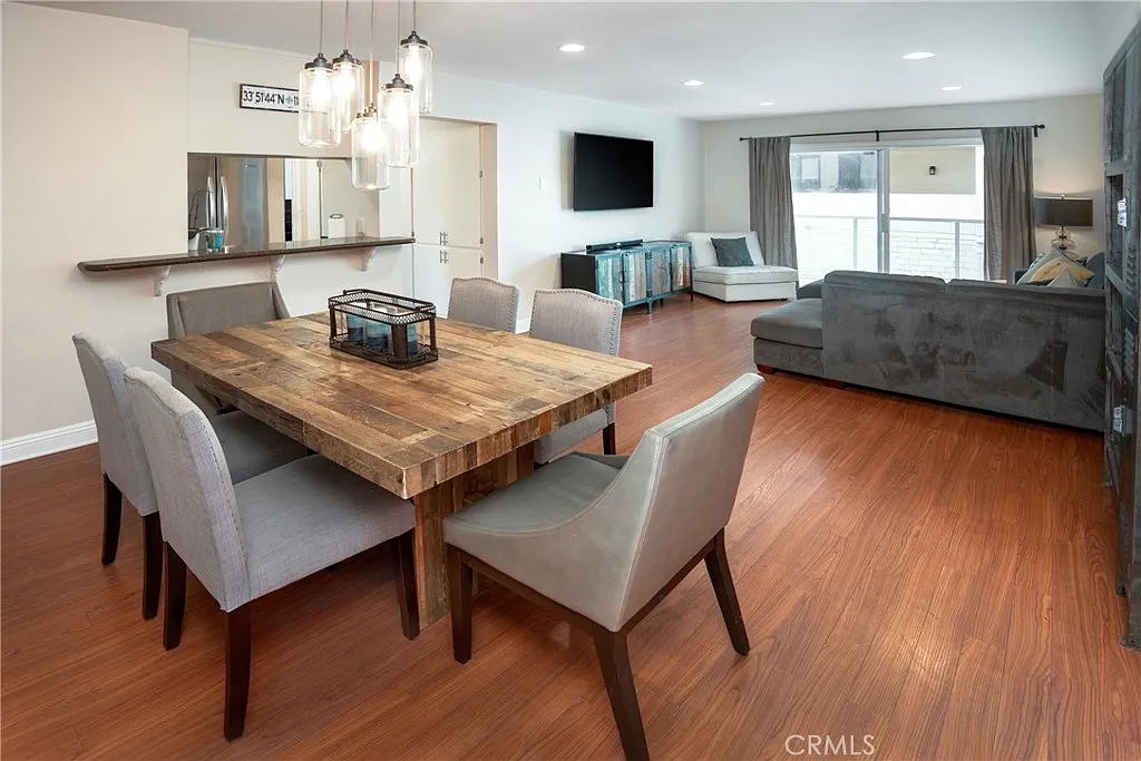 2 bed, 946 sqft, $4,600 — Photo 4