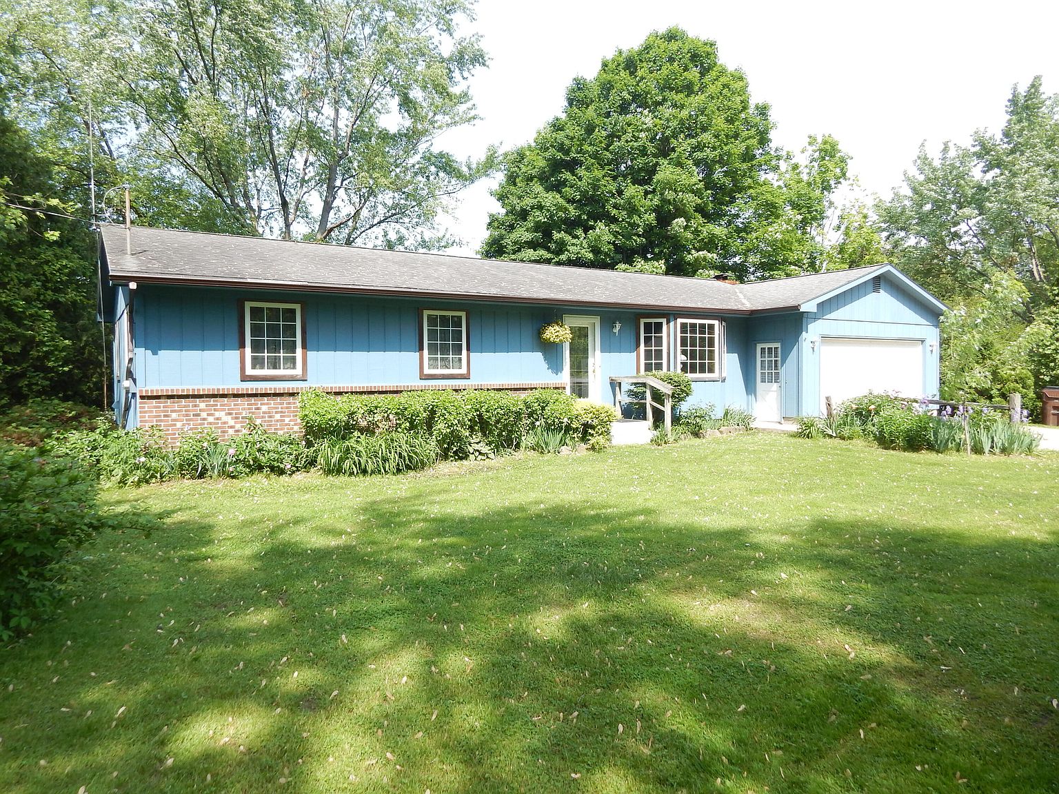 5725 Pine Island Dr NE, Comstock Park, MI 49321 Zillow