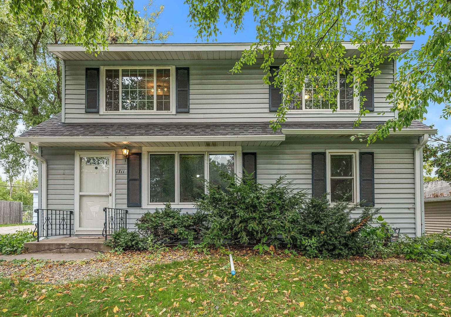 Beautiful 3BR/2Bath House Available Oct 1 — Photo 1
