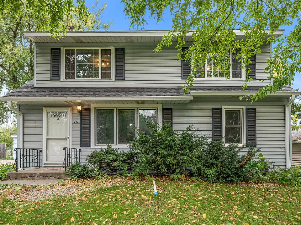 1711 Rose Pl