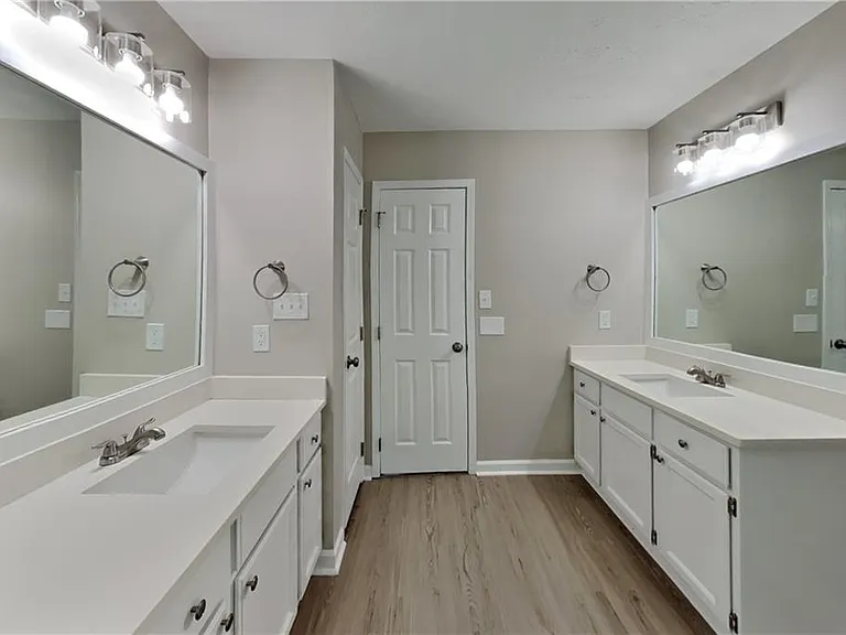 385 Deerwood Dr — Photo 10