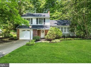 855 Waterford Dr, Delran, NJ 08075