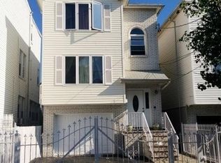 25 Kearny St, Newark, NJ 07104