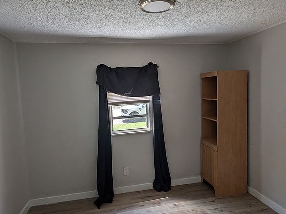 5th image of 3913 10th Ave S
