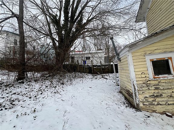 5th image of 220 Mylan St