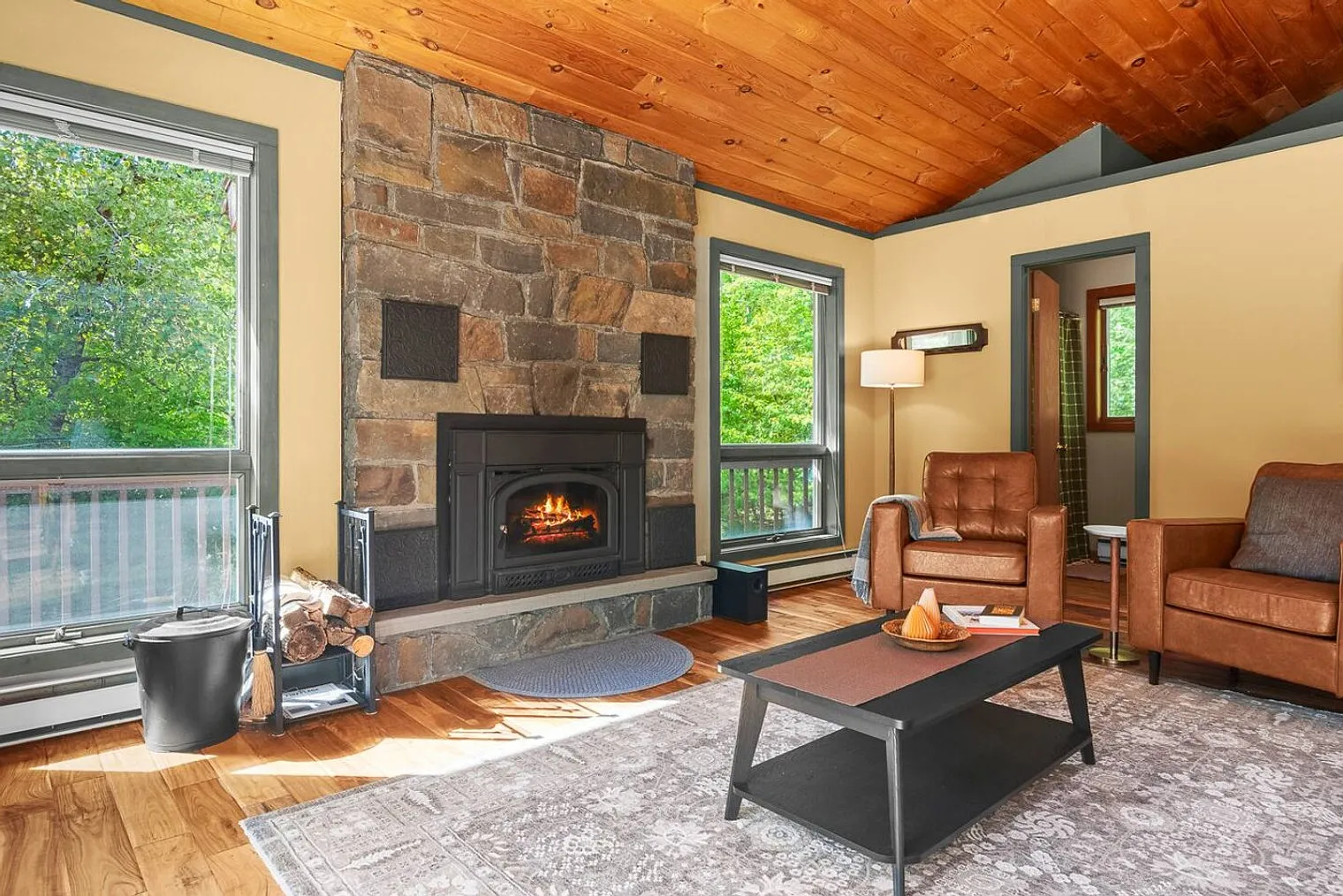 3 bed, 2.0 bath, $6,187 — Photo 2