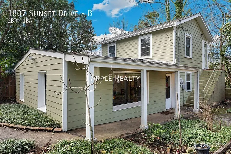 Building Photo - 1807 Sunset Dr #B