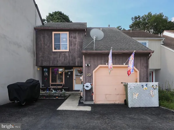 20 Queen Anne Ct, Marlton, NJ 08053