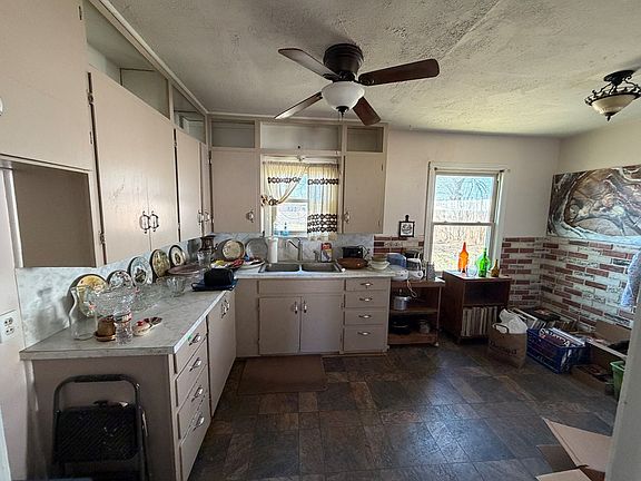 4th image of 3205 Hill Ave
