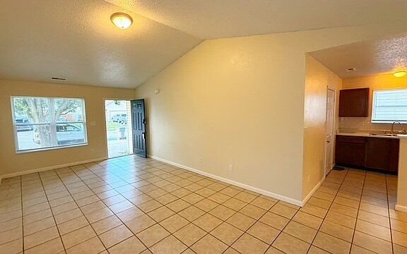 3rd image of 1906 Keystone Lakes Dr