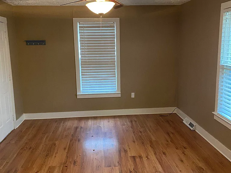 1501 McKinley Ave NE — Photo 4