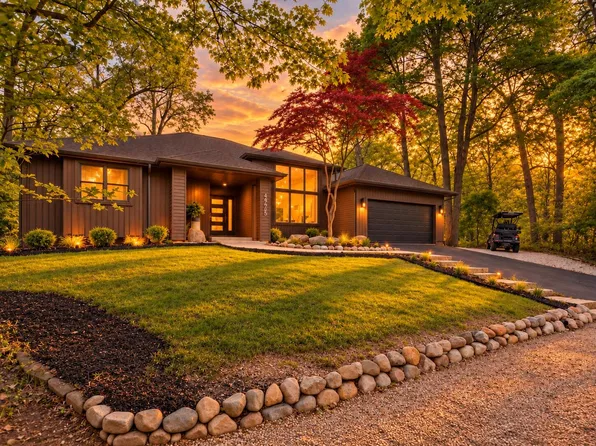 4035 Choctaw Trl, New Buffalo, MI 49117