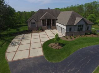 12973 N Fox Hollow Rd, Mequon, WI 53097