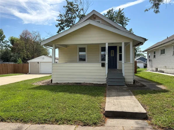 1065 H Ave NW, Cedar Rapids, IA 52405
