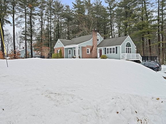 3rd image of 461 Maple St