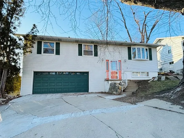 1636 20th St NW, Cedar Rapids, IA 52405