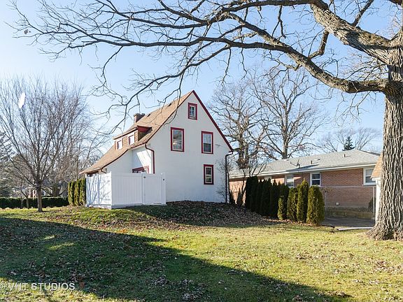 3rd image of 865 Burton Ave