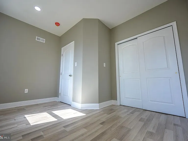 2212 Greenwich St — Photo 8