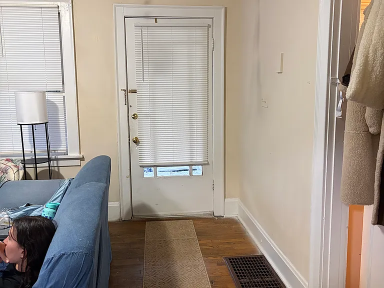 453 Oldham Ave — Photo 10