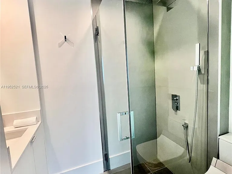 50 S Pointe Dr #LOFT5 — Photo 24