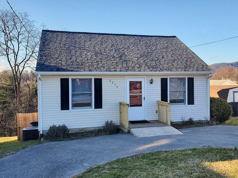 1st image of 2252 Moir St NE