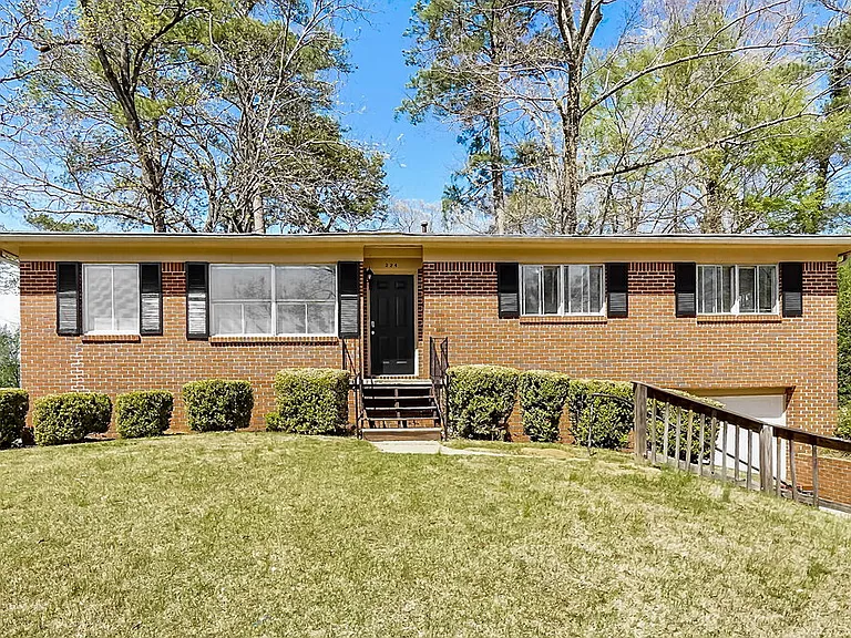 224 Tanglewood Cir — Photo 1