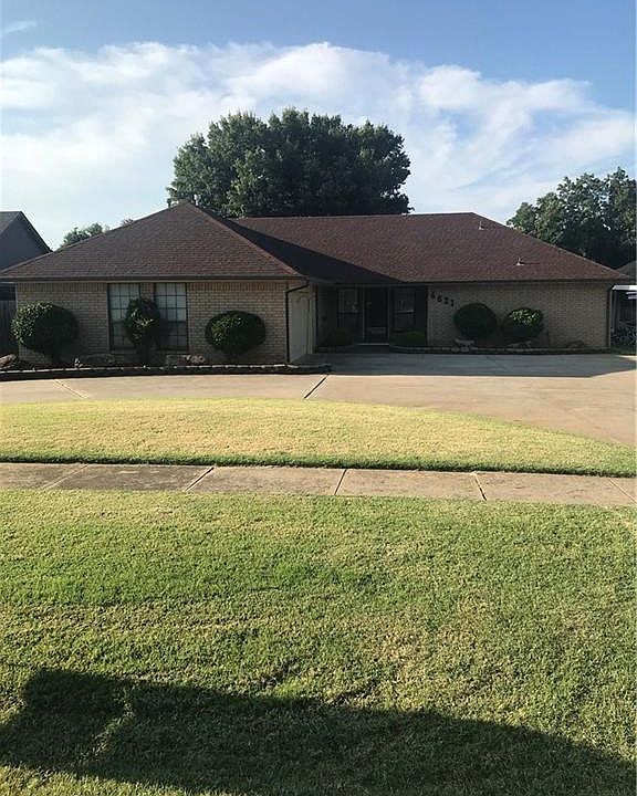 1st image of 4621 SE 35th St