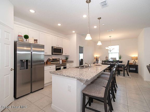 4th image of 104 Compass Pl