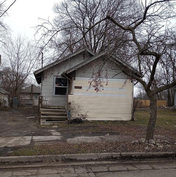 2nd image of 1004 Mahlon St