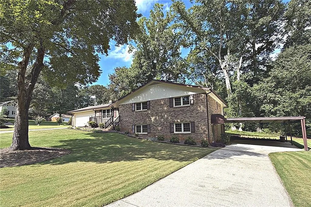 3 bed, 3.0 bath, 2008 sqft, $2,450 — Photo 3