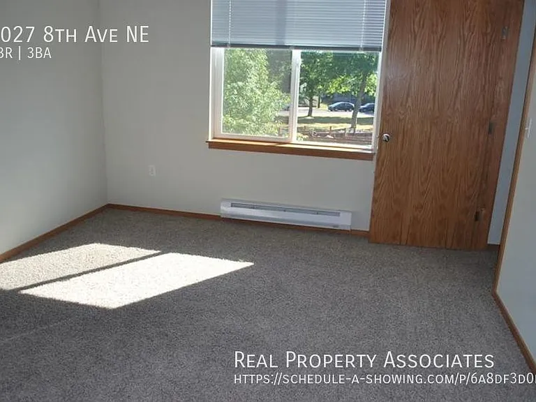 6027 8th Ave NE — Photo 7