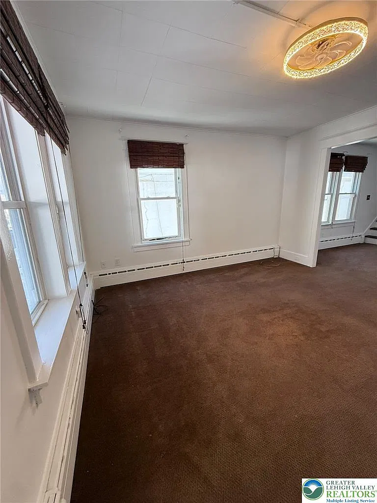 3 bed, 1.5 bath, 1140 sqft, $2,000 — Photo 4