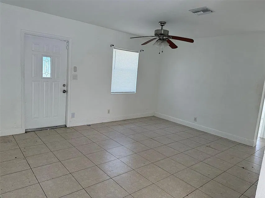 3 bed, 1153 sqft, $2,750 — Photo 3