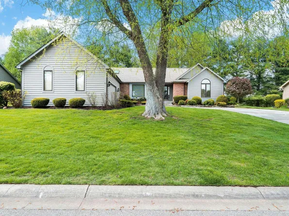 51167 Huntington Ln, Granger, IN 46530