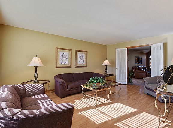 3rd image of 13834 Cantigny Ln